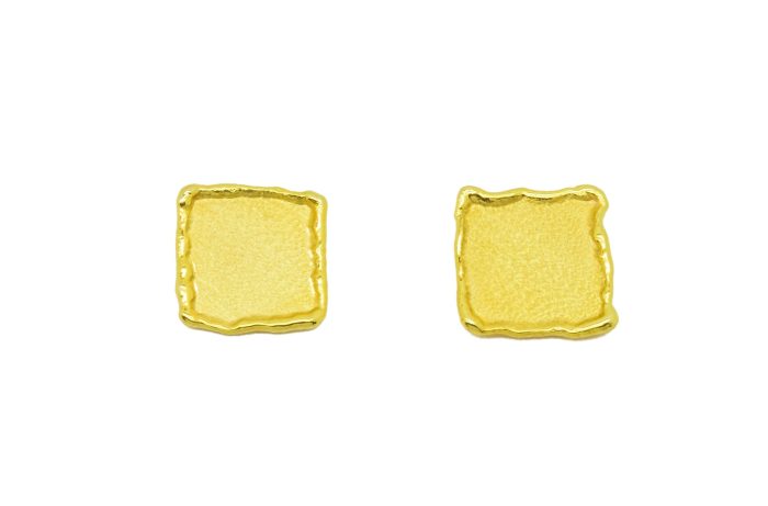Γυναικεία χειροποίητα χρυσά σκουλαρίκια 14 καρατίων με ματ επεξεργασία σε τετράγωνο σχήμα