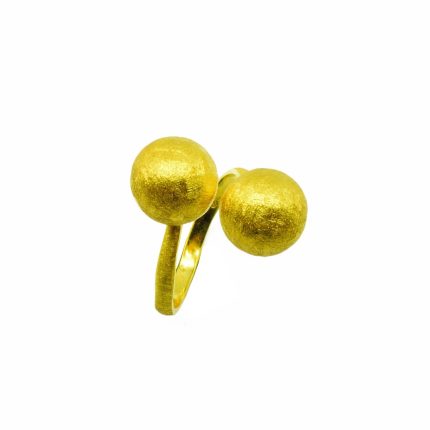 Χειροποίητο χρυσό δαχτυλίδι, 14 καρατίων, με δύο χρυσές μπίλιες διαμέτρου 10.3 mm με σαγρέ επεξεργασία