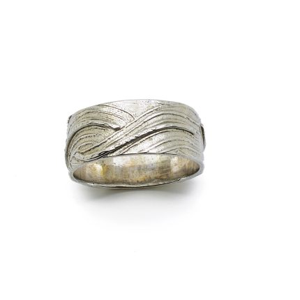 Ασημένιο χειροποίητο unisex δαχτυλίδι - βέρα με ανάγλυφη κυμματιστή επιφάνεια