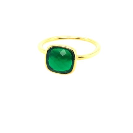 Ασημένιο επιχρυσωμένο γυναικείο δαχτυλίδι, σε σχήμα τετράγωνο με στρογγυλεμένες γωνίες, στολισμένο με πράσινο ζιργκόν