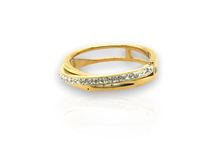 Ατσάλινο δαχτυλίδι, σε χρυσό χρώμα, με λευκά swarovski
