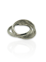 Ατσάλινο τρίβερο δαχτυλίδι, στολισμένο με λευκά swarovski, σε ασημί χρώμα