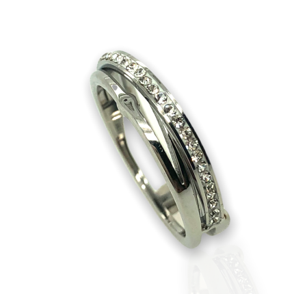 Ατσάλινο δαχτυλίδι, σε ασημί χρώμα, με λευκά swarovski