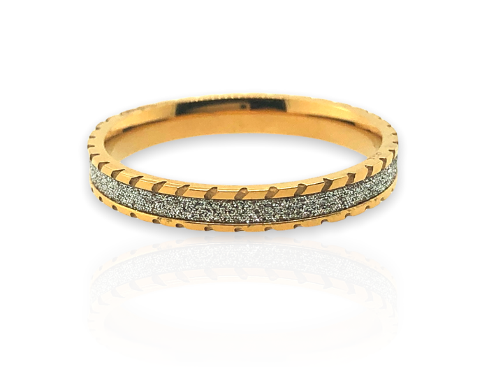 Ατσάλινο βεράκι- δαχτυλίδι, στολισμένο με γκρι διαμαντάρισμα, σε χρυσό χρώμα.