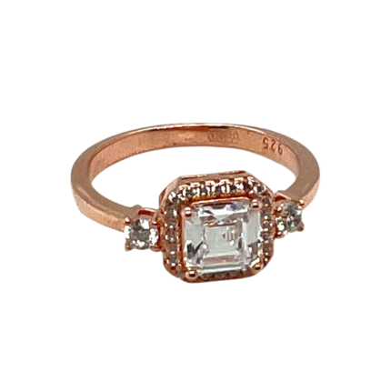 Ασημένιο,925, ροζ επιχρυσωμένο δαχτυλίδι, στολισμένο με λευκά ζιργκόν.