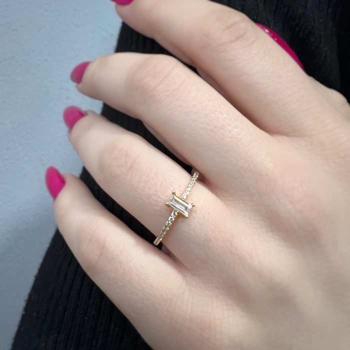Nina Gold E-shop | Χειροποίητο κόσμημα, Πύργος Ηλείας Χρυσό μονόπετρο δαχτυλίδι, 14 καρατίων,με λευκά ζιργκόν