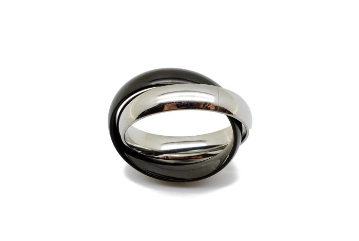 Nina Gold E-shop | Χειροποίητο κόσμημα, Πύργος Ηλείας Ανδρικό ατσάλινο δίβερο δαχτυλίδι σε λευκό και μαύρο χρώμα