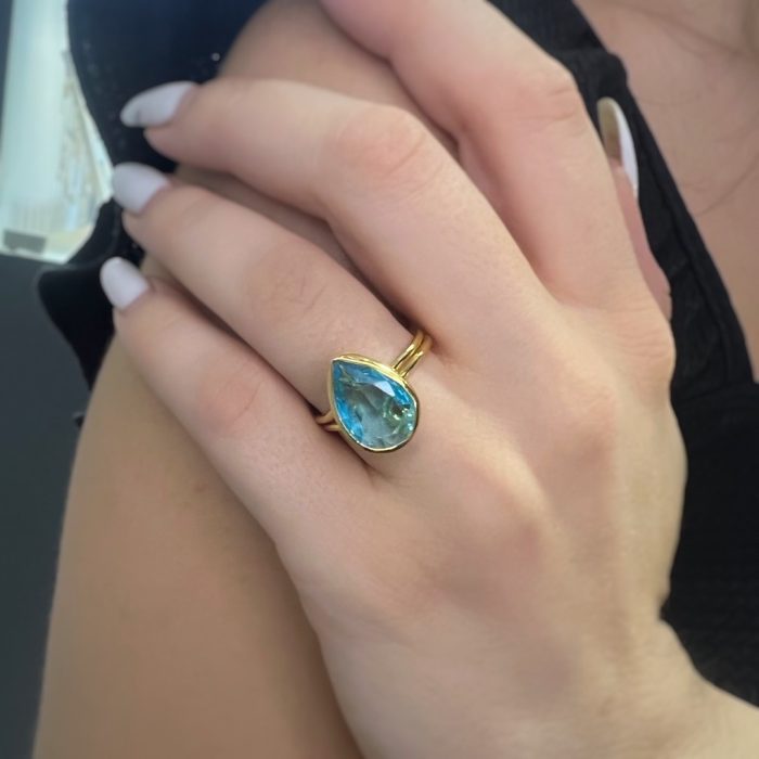 Nina Gold E-shop | Χειροποίητο κόσμημα, Πύργος Ηλείας Ασημένιο, 925, επιχρυσωμένο δαχτυλίδι, one size, με γαλάζιο ζιργκόν σε σχήμα σταγόνας