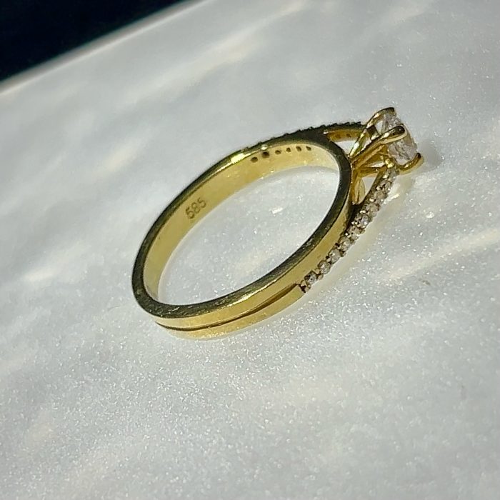 Nina Gold E-shop | Χειροποίητο κόσμημα, Πύργος Ηλείας Χρυσό, 14 καρατίων, μονόπετρο δαχτυλίδι με ζιργκόν και πλαινό στολισμό, No 53