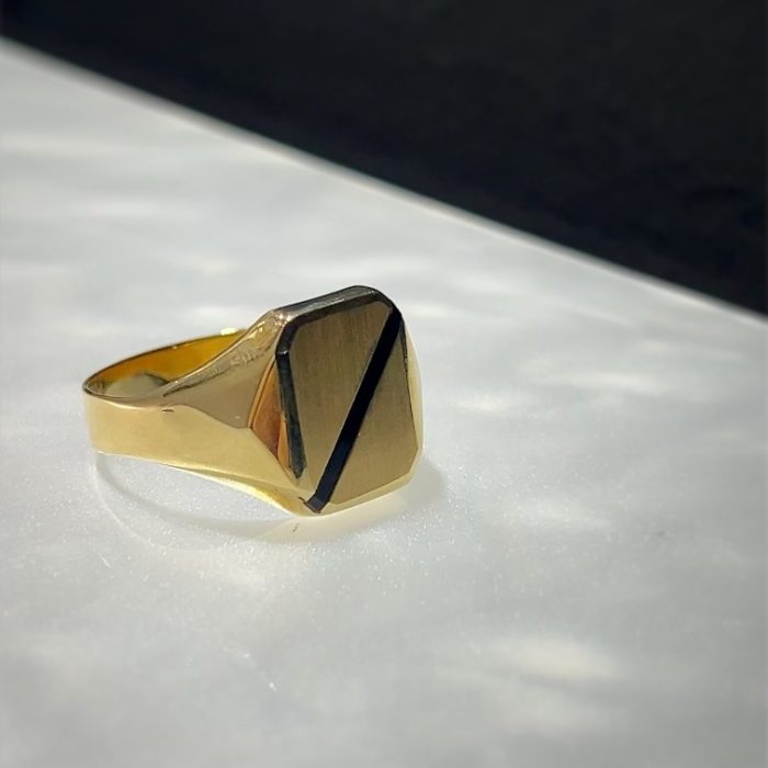 Nina Gold E-shop | Χειροποίητο κόσμημα, Πύργος Ηλείας Χρυσό, 14 καρατίων, ανδρικό δαχτυλίδι με μαύρο σμάλτο, Νο 66